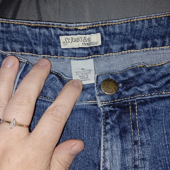 St John's bays jeans wore a couple times in. Good shape size 16 - Picture 3 of 4